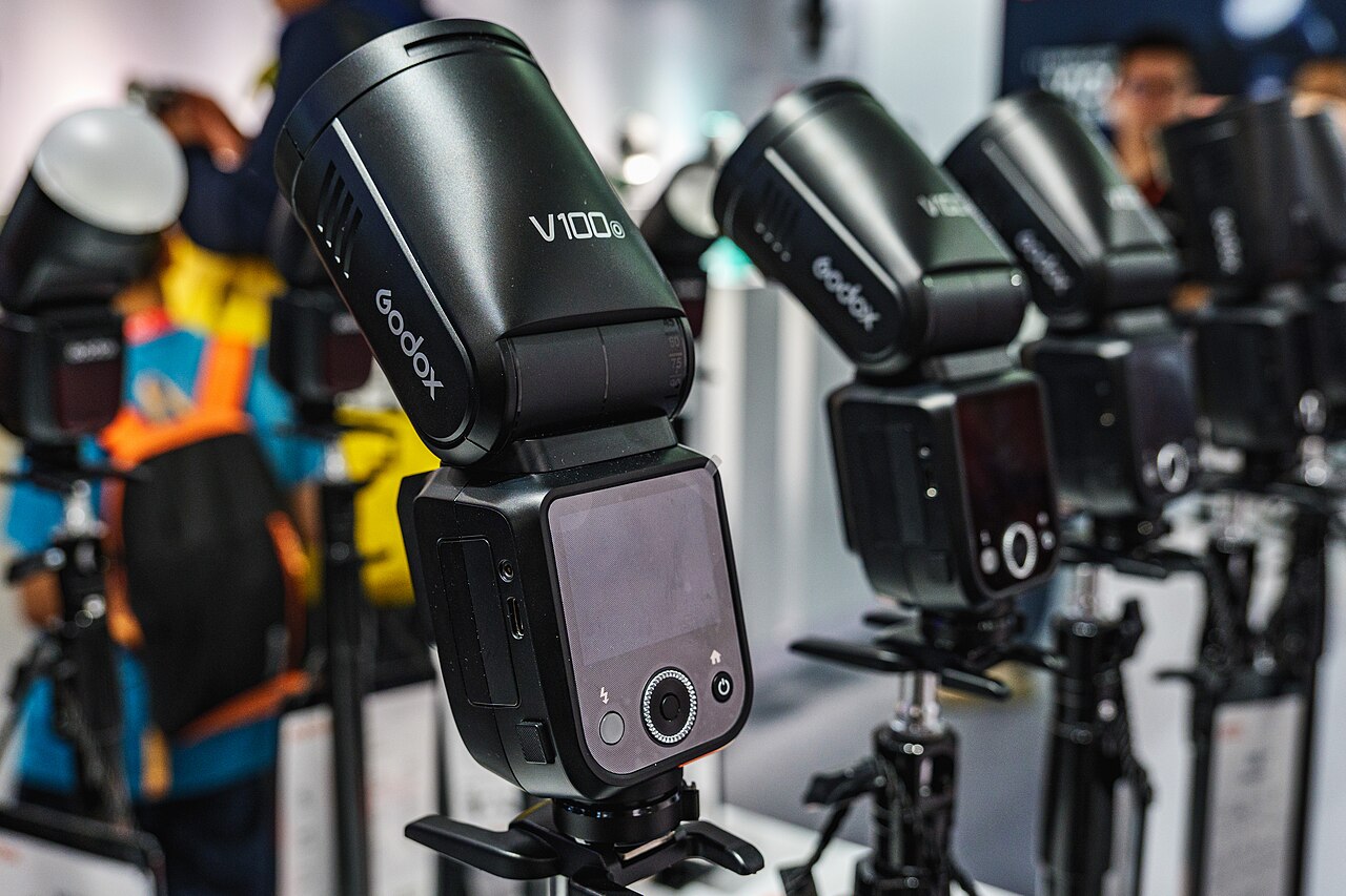 Godox V100